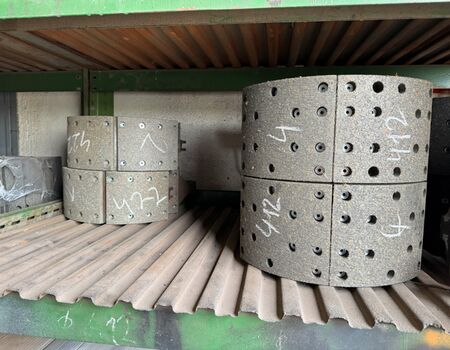 Prodej brzdových obložení nákladních vozidel | ANAS servis s.r.o. – servis Tatra a dalších značek